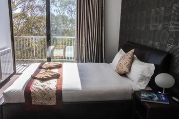 Отель Duck Inn Mt Buller