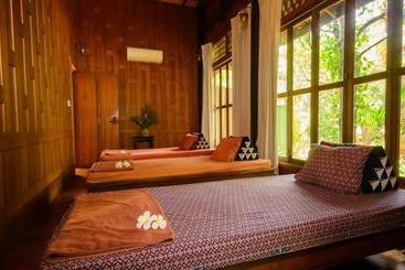 هتل Petchvarin Resort And Spa