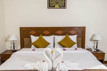 בית מלון כפרי Airport Resort Phuket