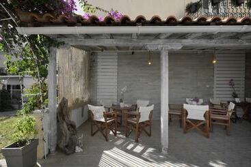 בית מלון כפרי Skianthion