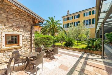 فندق Villaggio Albergo Antico Monastero