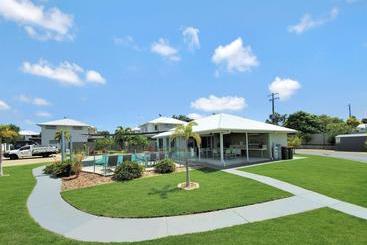 ツーリストアパートメント Lillypilly Resort Apartments