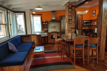 مُتل Admiral Stirling Inn