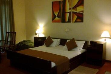 膳宿费 Silvikris Villa