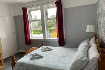 County Cottages South