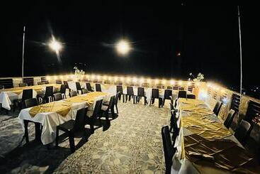 Отель Caseron Del Parque