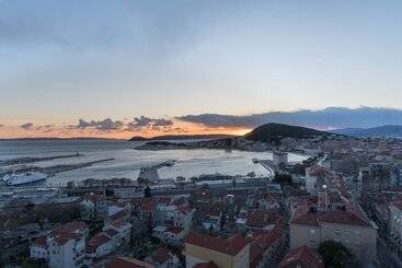 هتل Seascape Luxury Rooms