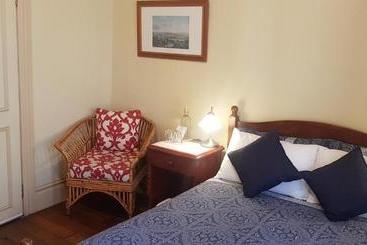 تختخواب و صبحانه Verona Guest House