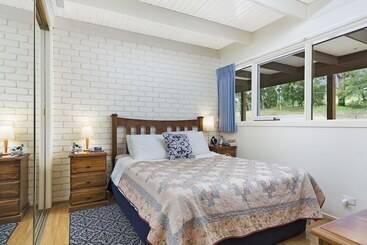 Дом Gisborne Peak Winery Short Term Stays