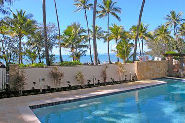 בית מלון כפרי Island Views Beachfront Apartments