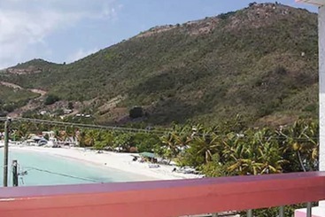 בית מלון כפרי Sea Crest Inn