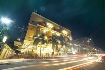 هتل Villa Caceres