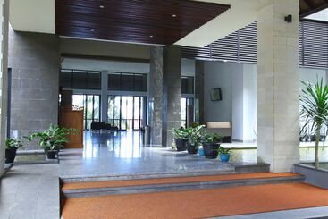 La Prima Hotel Flores