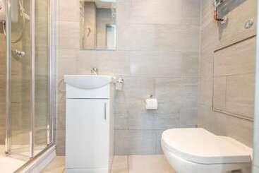 Отель Oyo Five Seasons  Liverpool City L7