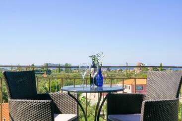 هتل آپارتمان Lassia Studios