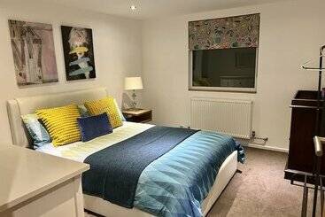 דירת נופש Gorgeous Cosy Home 2 Miles From Heathrow Airport