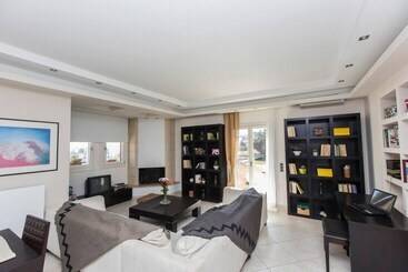 住所  Beautiful 4 Bed House With Private Pool In Naxos