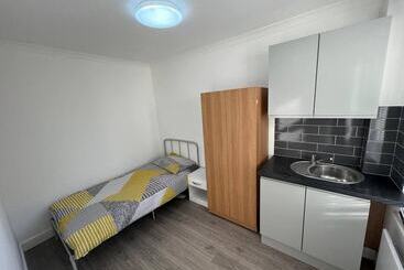 דירת נופש New 5 Bed & 4 Bathroom House In Croydon