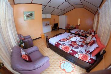 هاستل L & M Hearthstones Lodge