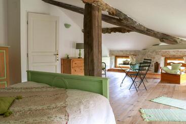 Bed and Breakfast Domaine De Marlas   Chambres D Hôtes