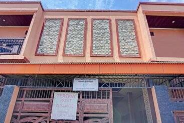 فندق Oyo 91649 Orange Homestay Makassar