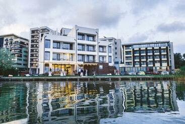 فندق Poeme Mamaia Retreat