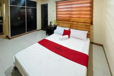 בית מלון כפרי Reddoorz @ Cion Suites Mintal Davao