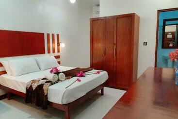 پانسیون Equator Holiday Inn