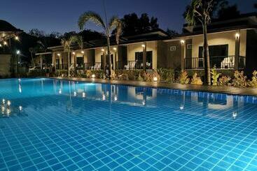 אתר נופש Baan Chainarong