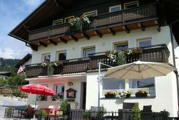 مبيت وإفطار Pension Haus Maria