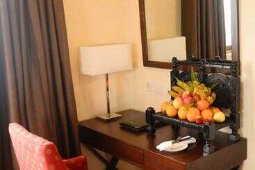 فندق Avari Xpress Gulberg