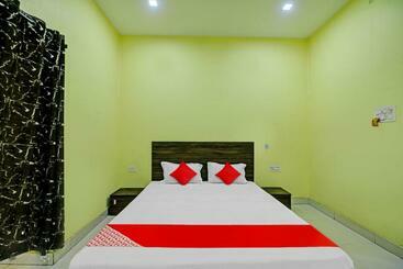 فندق Oyo Flagship 81214 The Ganga Regency