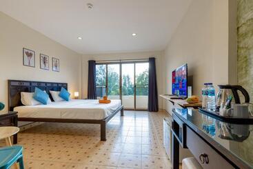 בית מלון כפרי Club22 Kamala Suites, Kamala Beach