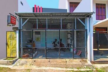 호텔 Spot On 92495 Wisma Ayemneartaman Doa Maria Gereja Bongsari