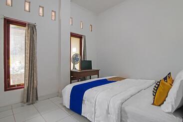 هتل Spot On 92498 Fanni Homestay