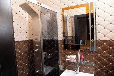 Laycon Hotel & Suites