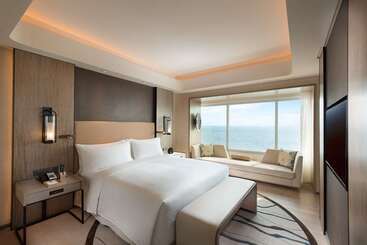 هتل Conrad Manila