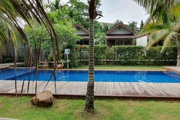 Отель Isle Beach Resort