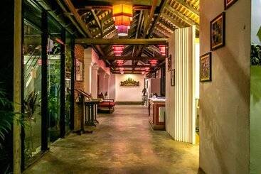 هتل River And Villa