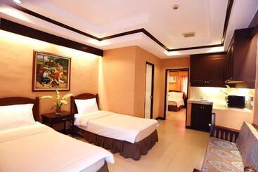 Отель Tagaytay Country