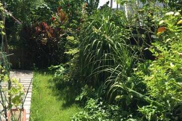 פנסיון Milk Ya Women Only Guest House