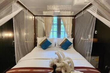 Курорт Club One Seven Gay Men  Chiang Mai