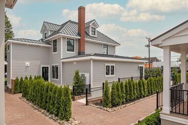 منتجع The Hen Houses