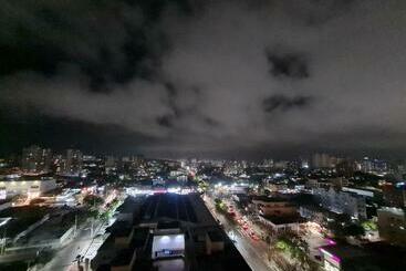 هتل آپارتمان Distrito 90