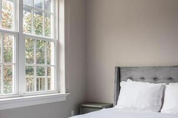 هتل Bywater Suite