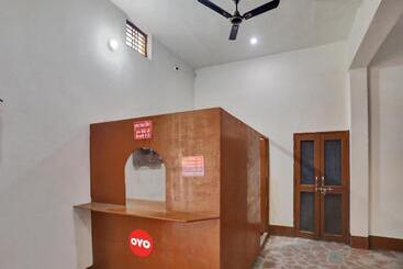 فندق Spot On 81110 Ganga Darshan Guest House