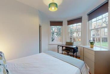 膳宿费 The Vicarage Tooting, Sw17