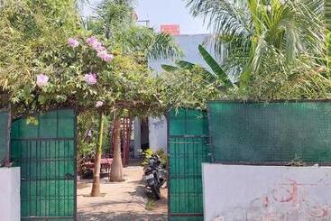 Hotel Oyo Flagship 81143  Green Farm