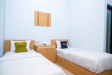 Szálloda Urbanview Syariah Wisma Nabil Solo