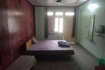 ホテル Prabhat By Wb Inn